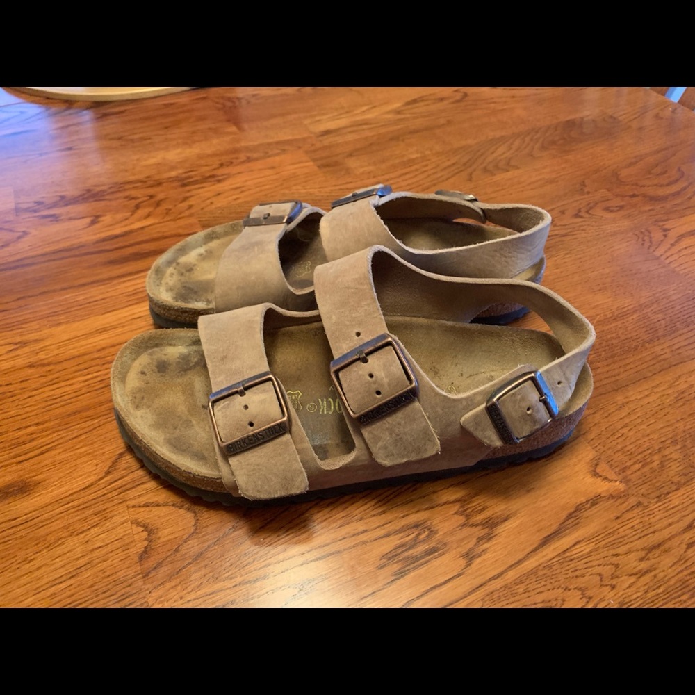 Birkenstock taupe leather Arizona sandal w/back strap. 38EU very good condition